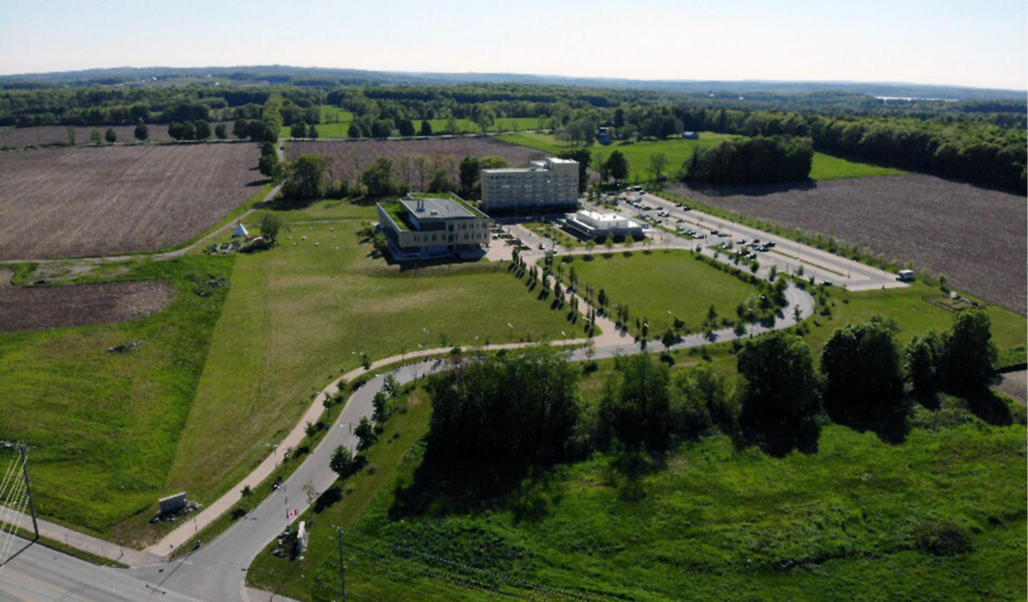 Lakehead University Residence And Conference Centre Orillia Bagian luar foto