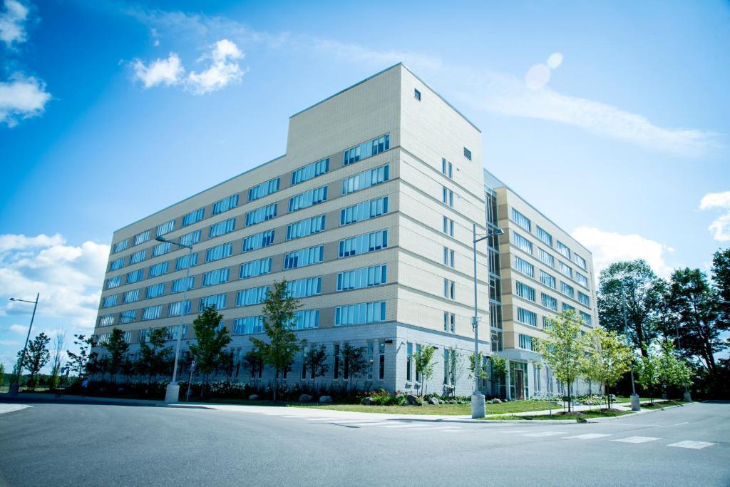 Lakehead University Residence And Conference Centre Orillia Bagian luar foto